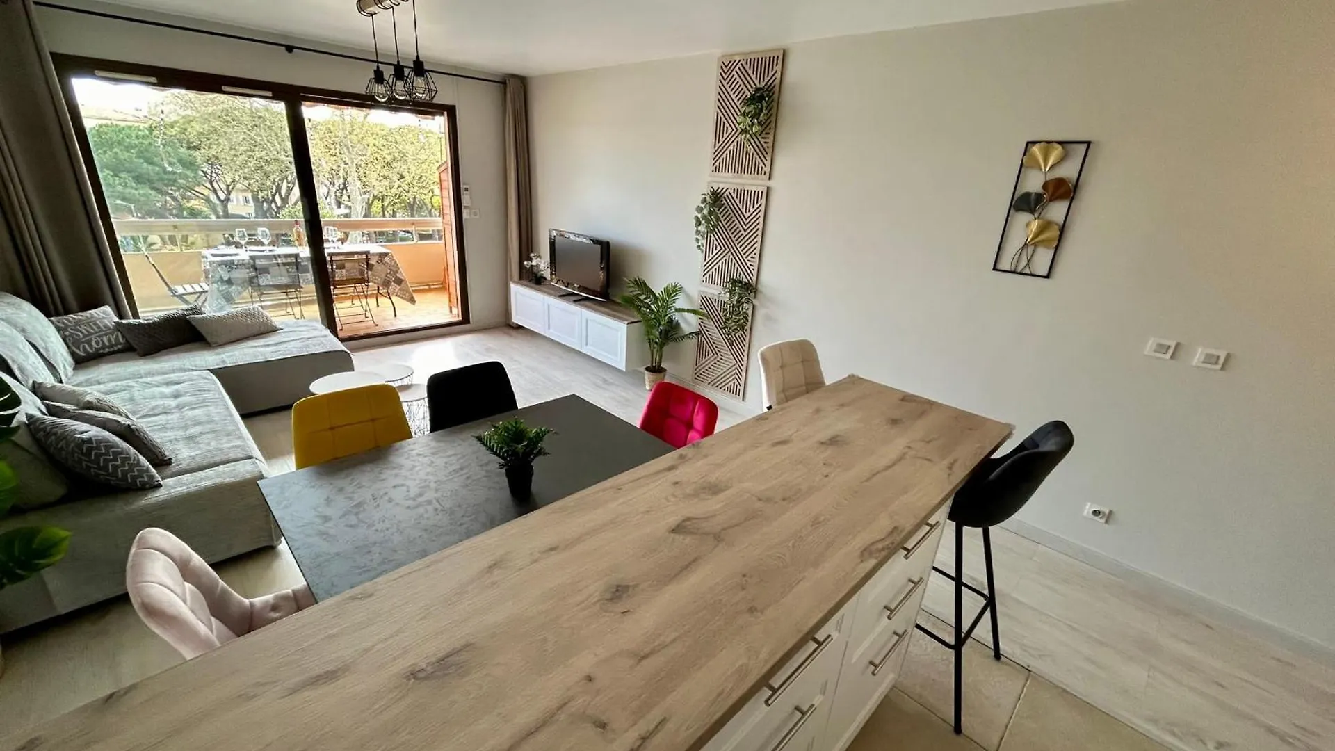 Apartment Le Diamant Du Soleil Sea View New City Center & Parking Le Lavandou